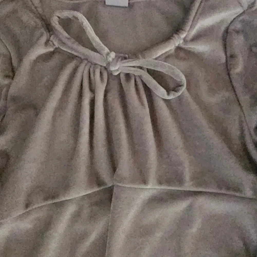 Old Navy Girls Silver Gray Velvet Long Sleeve Dress Size M 8 Pockets Bow Neck